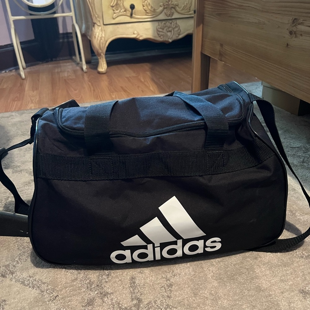 BLACK ADIDAS MEDIUM DUFFLE BAG !
